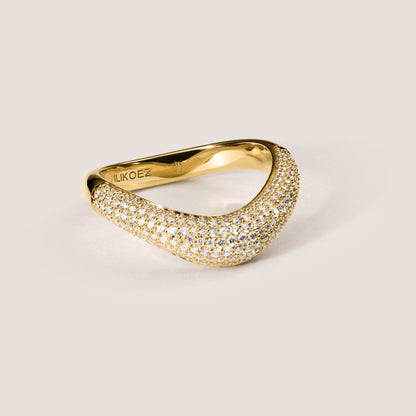 Eleganter Verlobungsring aus 18 Karat Gold und Pave Diamanten. Hochwertiger Schmuck, handgefertigt und nachhaltig von Ilikoez