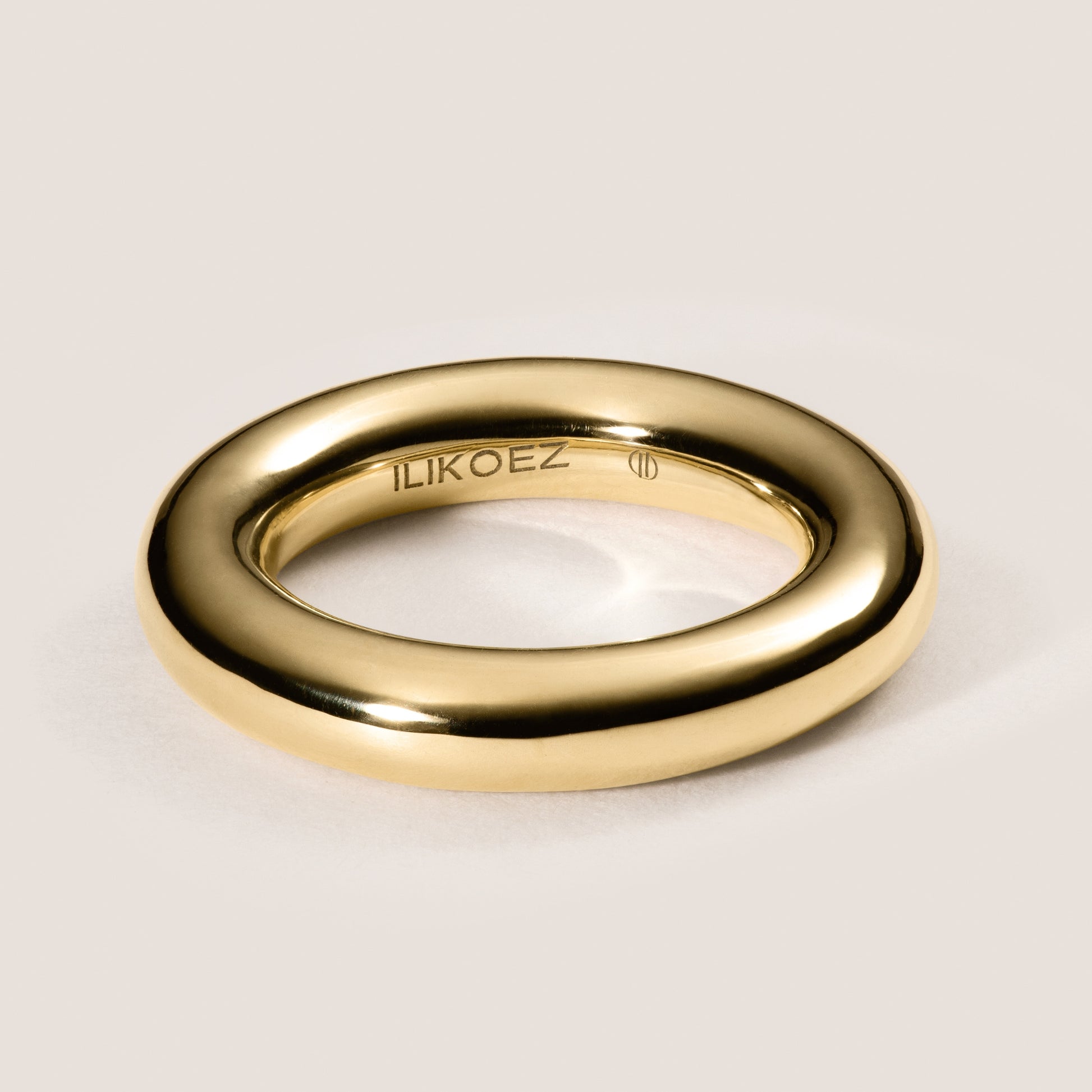 Kühner und edler Ring aus 18 Karat recyceltem Gold. Fairer und nachhaltiger Designerschmuck von Ilikoez.